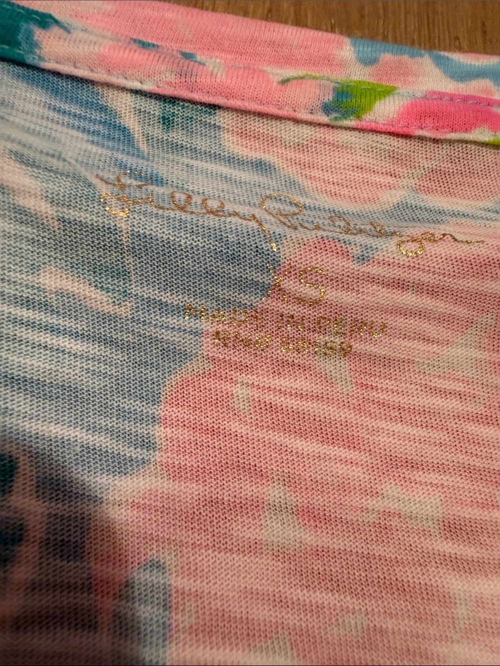Lilly Pulitzer Short-Sleeve V-Neck Floral Women’s Tee — Pink, Turquoise size XS - Picture 3 of 11